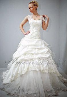 Свадебное платье L48462. С пышной юбкой, длинное без шлейфа.